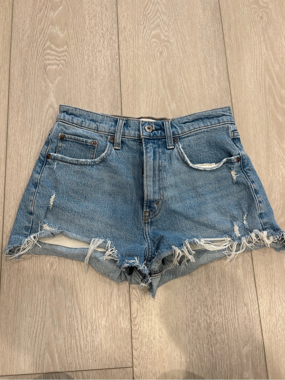 Abercrombie &: Fitch
The Mom Short
High Rise